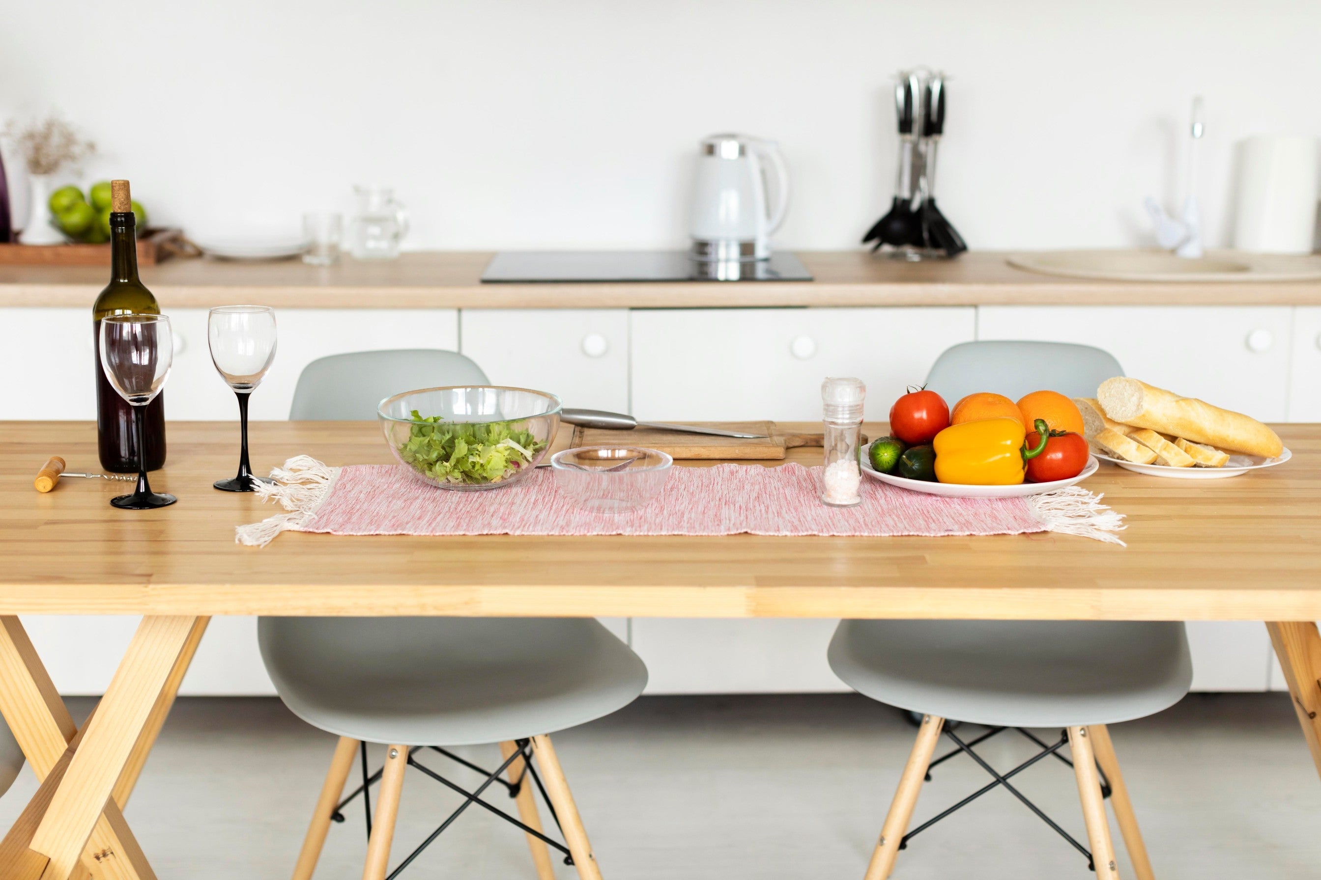 Kitchen & Dining